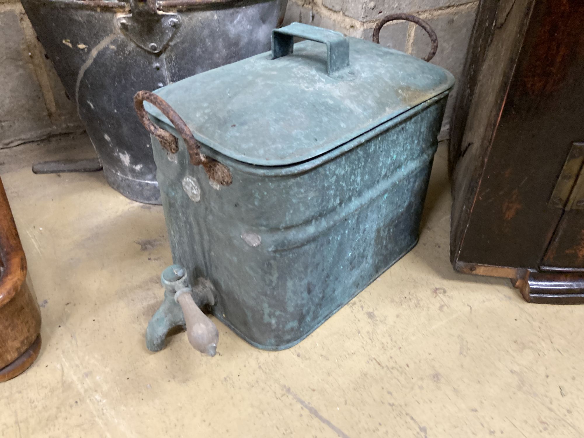 A Victorian copper pan, a kettle and a galvanised spray bucket